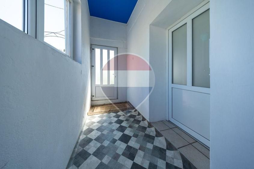 Casă individuală cu 6 camere cu Teren 1048 Mp în Satulung