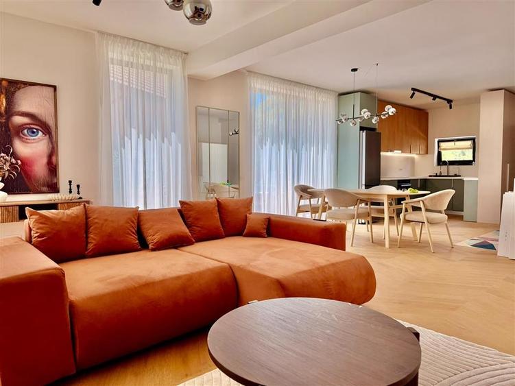 Casă cu 3 camere cu Teren 350 Mp în Exterior Vest