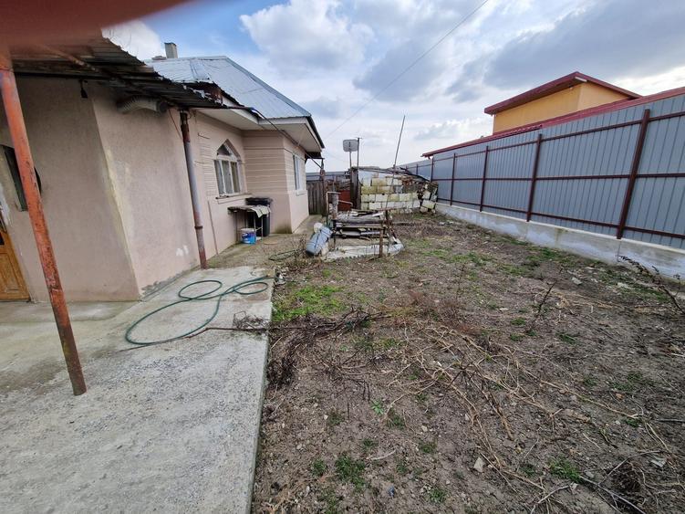 Casă cu 4 camere în Valea Moșneagului