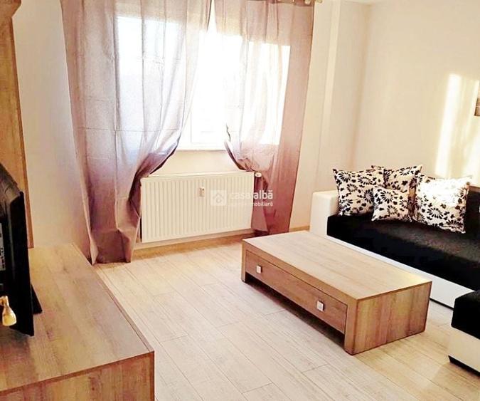 Apartament cu 2 camere decomandat, mobilat în Central