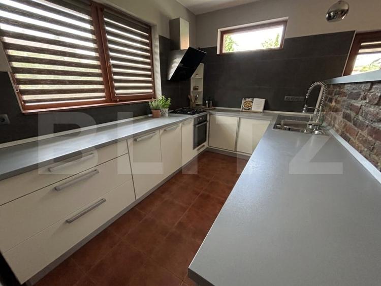 Casă individuală cu 11 camere cu Canalizare în Aurel Vlaicu