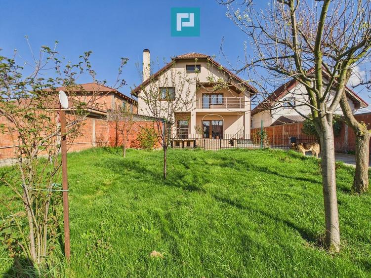 Casă cu 5 camere cu Teren 800 Mp în Zimandcuz