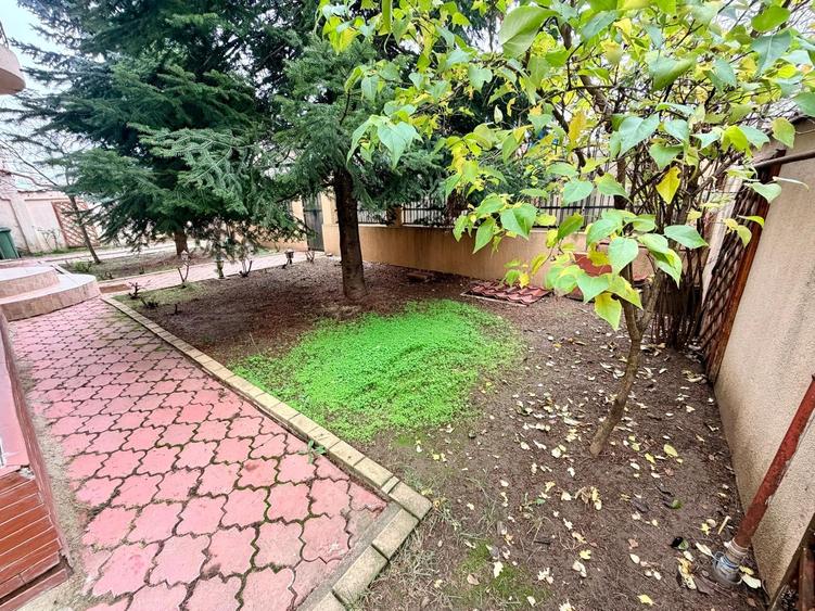 Casă individuală cu 5 camere cu Canalizare în Popești-Leordeni