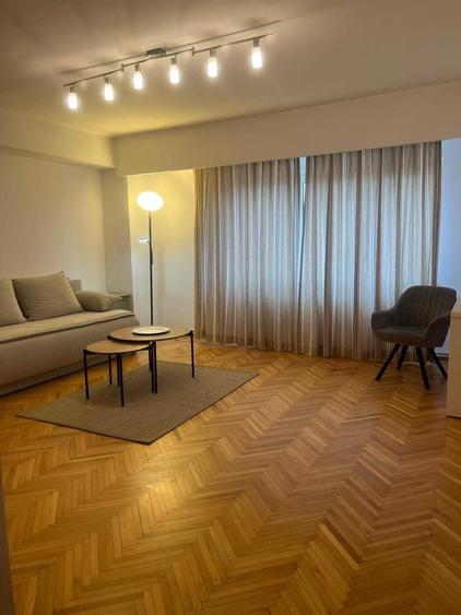 Apartament cu 3 camere decomandat în Exterior Vest