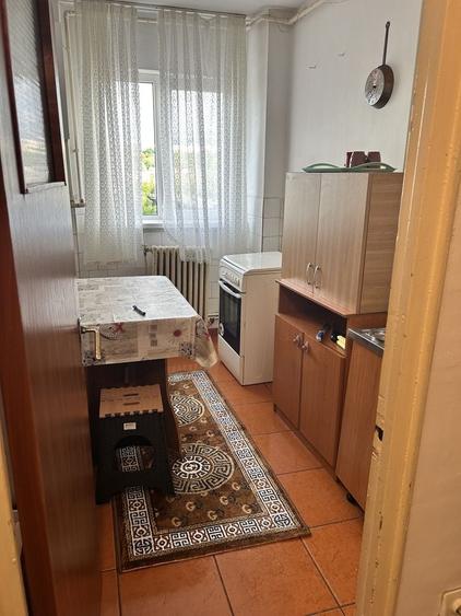 Apartament cu 3 camere decomandat în Pietroasa