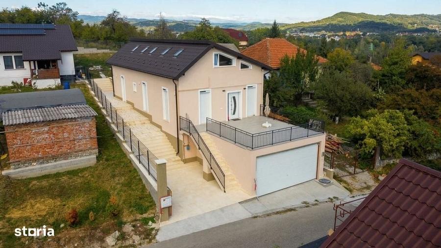 Casă cu 4 camere cu Teren 500 Mp în Central