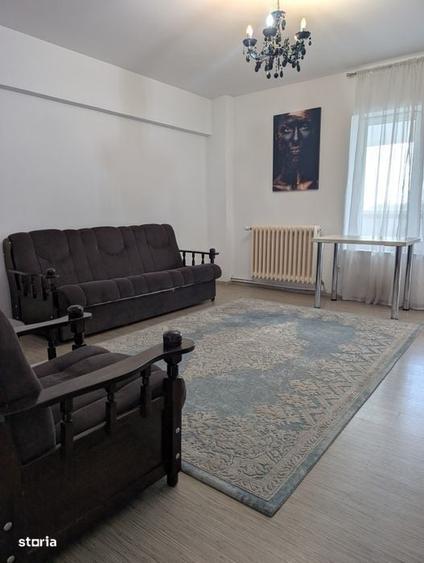 Apartament cu 2 camere decomandat în Hala Centrală