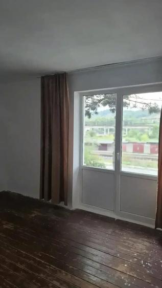 Apartament cu 2 camere decomandat în Petros