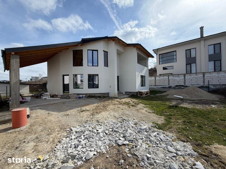 Casă cu 4 camere cu Teren 500 Mp în Central