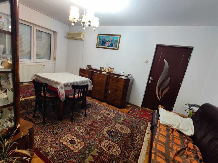 Apartament cu 3 camere semidecomandat în Boul Roșu