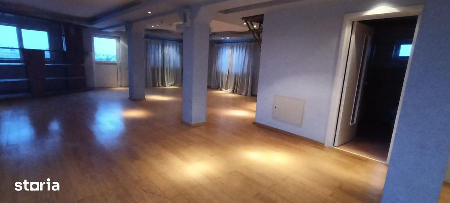Casă cu 5 camere cu Teren 400 Mp în Dobroești