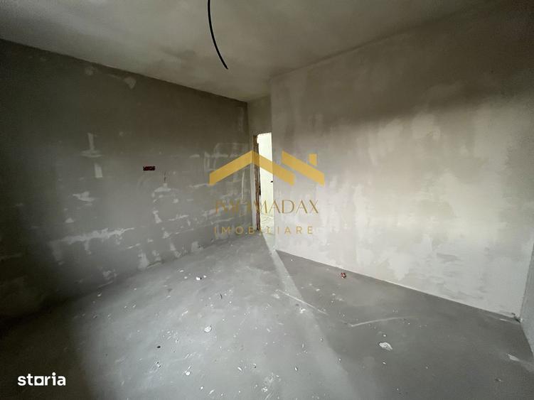 Casă cu 4 camere cu Teren 400 Mp în Sânmihaiu Român