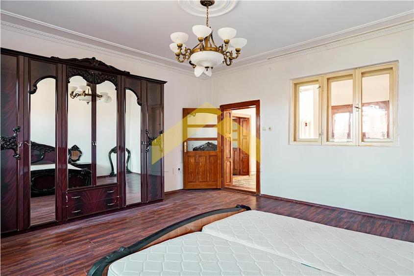 Casă individuală cu 5 camere cu Teren 1200 Mp în Pârneava