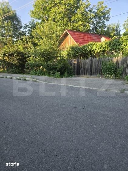Casa pentru renovare completa cu curte de 385 mp in orasul Titu - 1