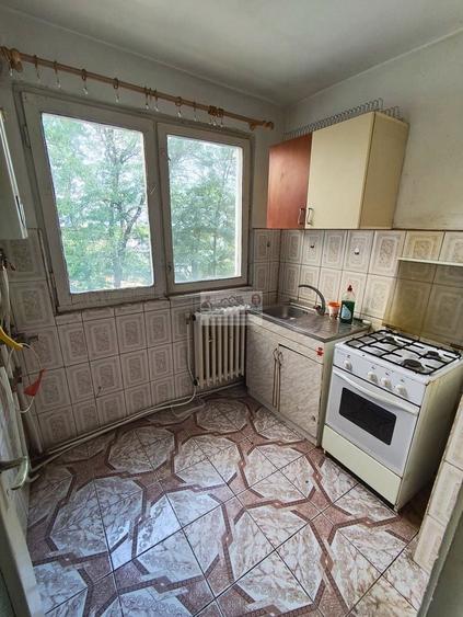 Apartament cu 4 camere decomandat în Est