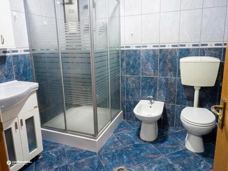 Casă individuală cu 6 camere cu Canalizare în Central