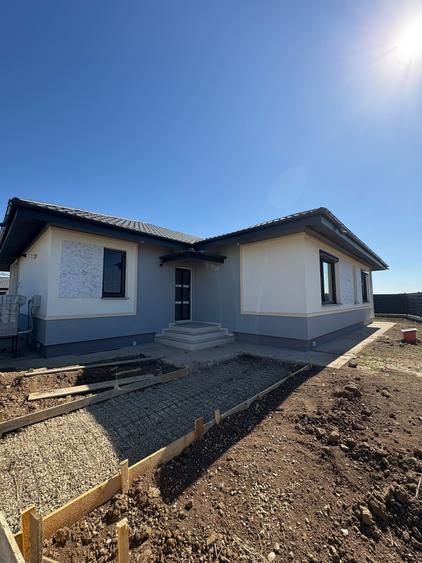 Casă individuală cu 3 camere cu Teren 1010 Mp în Balotești