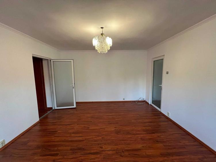 Apartament cu 2 camere semidecomandat în Micro 16