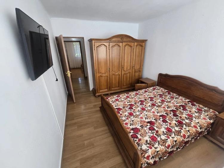 Apartament cu 3 camere semidecomandat în Negru Vodă
