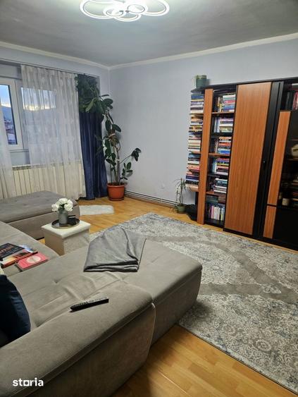 Apartament cu 3 camere decomandat, mobilat în Central