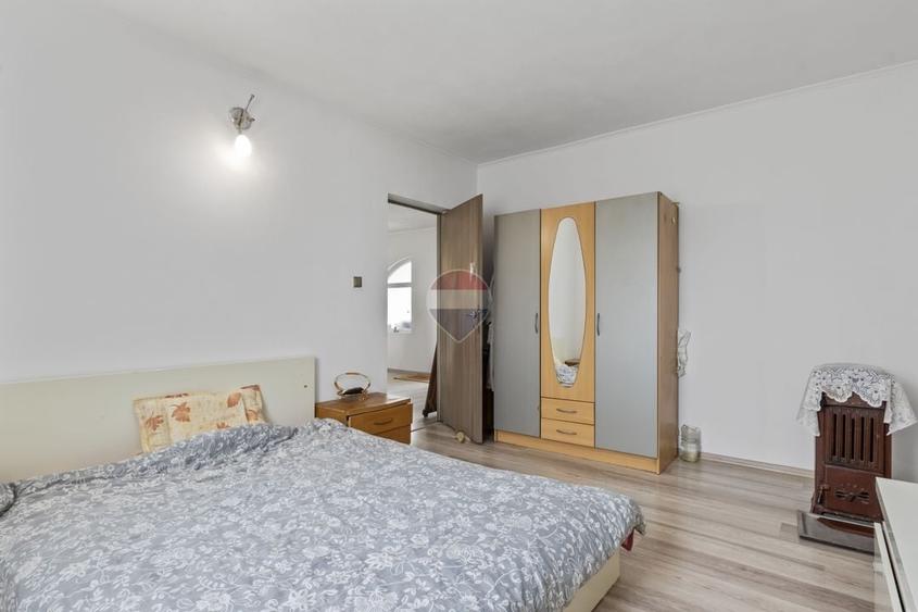Casă individuală cu 3 camere cu Teren 491 Mp în Vladimirescu