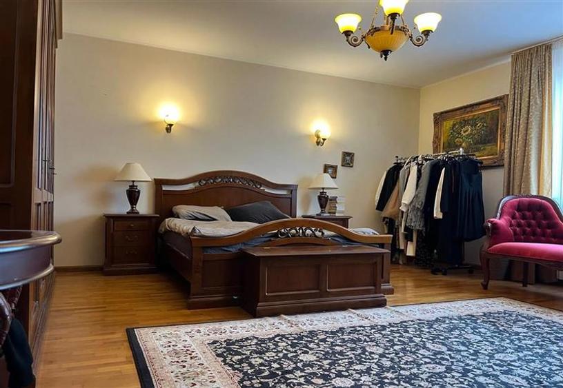 Duplex cu 7 camere cu Canalizare în Iancu Nicolae