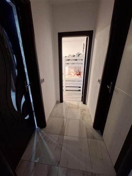 Apartament cu 3 camere nedecomandat, mobilat în Tractorul