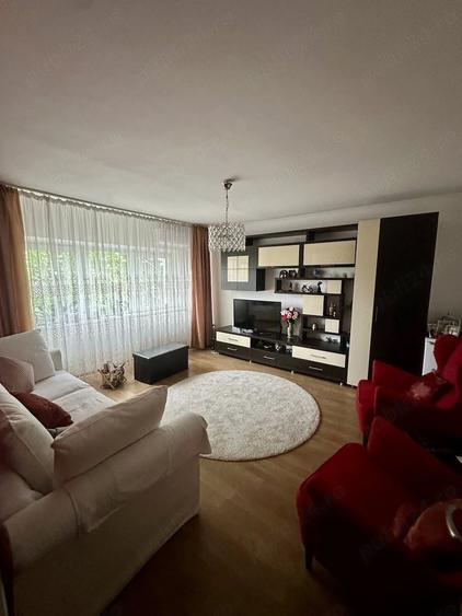 Apartament cu 3 camere decomandat în Berceni