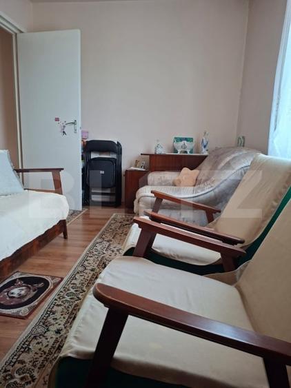 Apartament cu 3 camere semidecomandat, mobilat în Sud-Vest