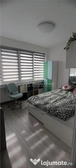Apartament cu 3 camere semidecomandat în 1 Mai