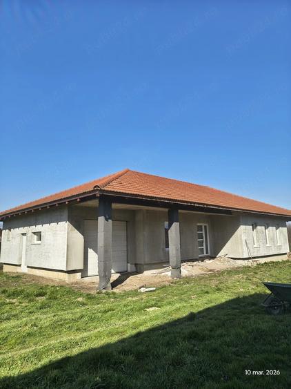 Casă cu Teren 25000 Mp în Traian