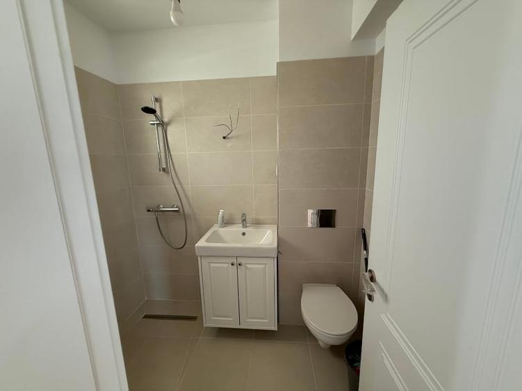 Casă cu 4 camere cu Teren 165 Mp în Titan