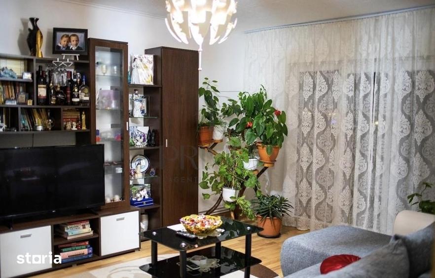 Apartament cu 4 camere decomandat în Girocului