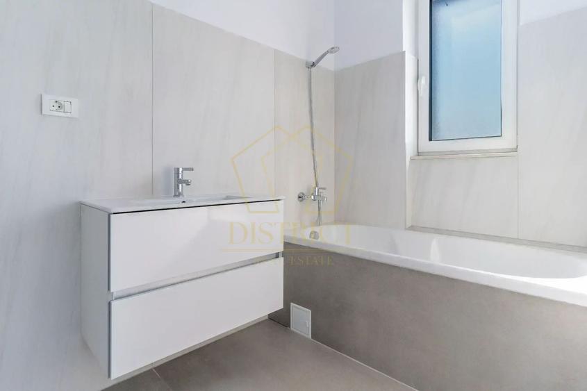 Apartament cu 3 camere semidecomandat în Aradului
