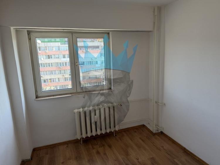 Apartament cu 3 camere semidecomandat în Ștefan cel Mare
