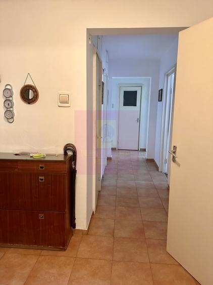 Apartament cu 3 camere decomandat în Berceni