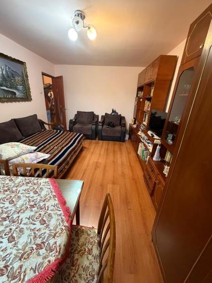 Garsonieră decomandată, mobilată în Cornitoiu