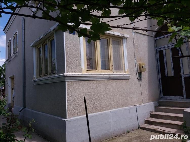 Casă cu 6 camere cu Teren 1000 Mp în Putineiu