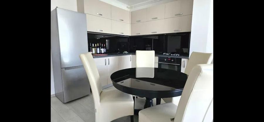 Apartament cu 2 camere decomandat, mobilat în Europa