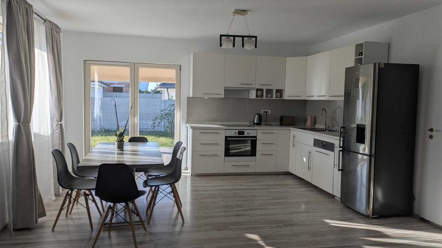 Casă cu 4 camere cu Teren 520 Mp în Vladimirescu