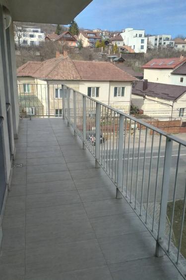 Apartament cu 2 camere semidecomandat, mobilat în Dâmbul Rotund