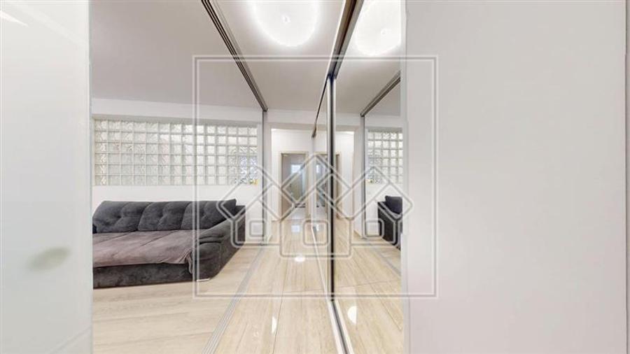 Apartament cu 3 camere decomandat în Piața Cluj