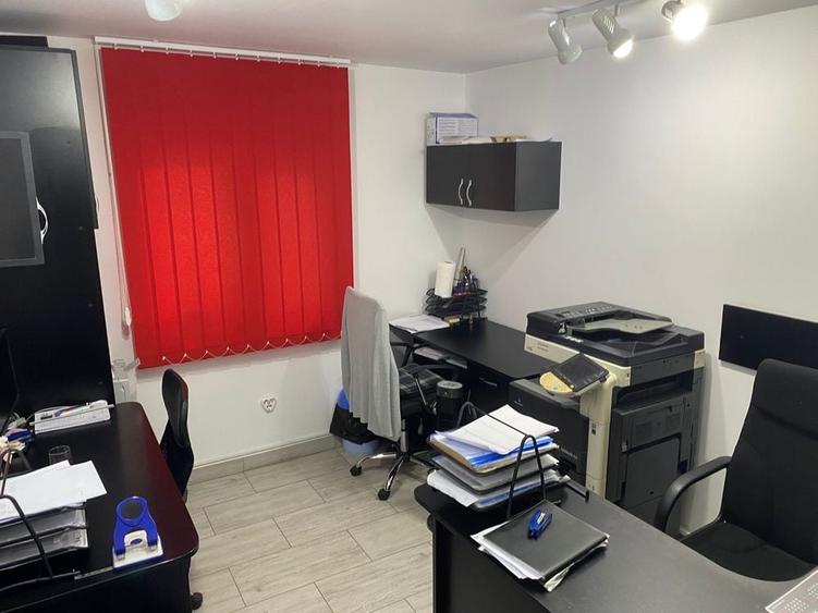 Apartament cu 4 camere decomandat în Central