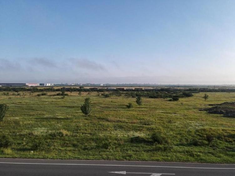 Teren Construcții intravilan de 24667 mp, în Ghiroda
