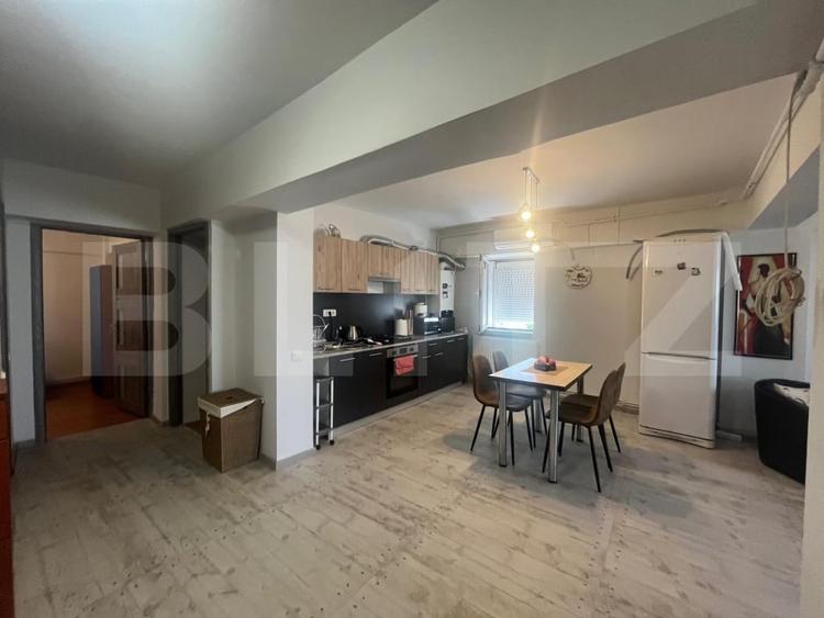 Apartament cu 3 camere decomandat, mobilat în Craiovița Nouă