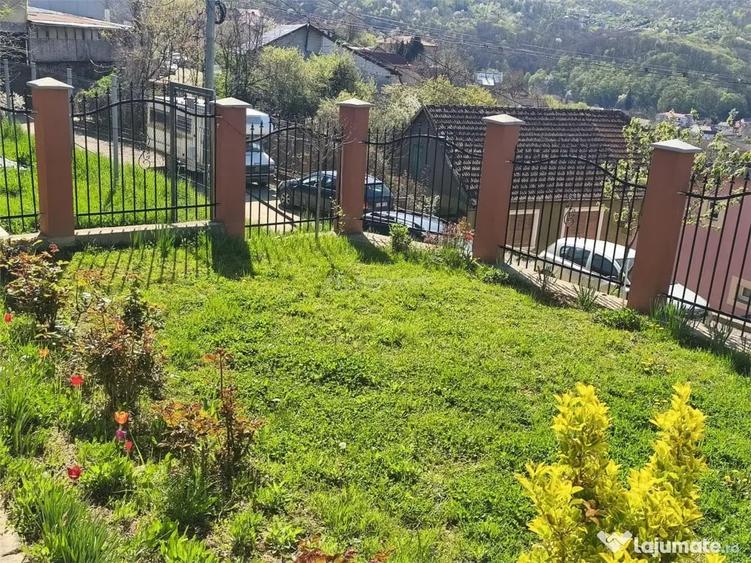 Casă cu 3 camere cu Teren 300 Mp în Muncitoresc
