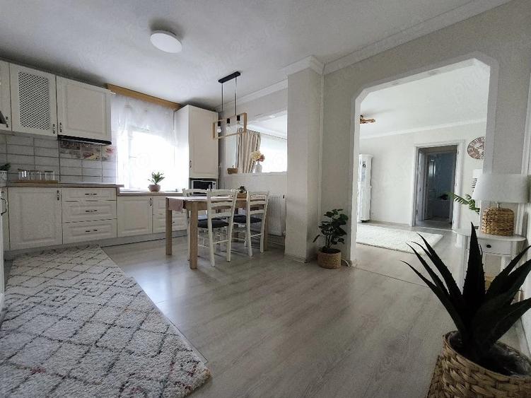 Apartament cu 3 camere semidecomandat în Gării
