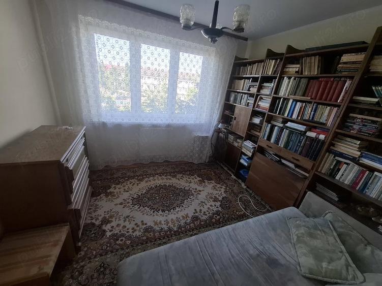 Apartament cu 4 camere semidecomandat în Săsar