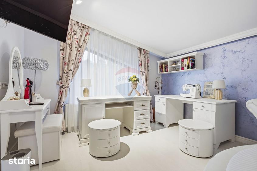 Casă cu 7 camere cu Teren 384 Mp în Bârnova