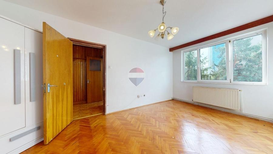 Apartament cu 2 camere semidecomandat în Centrul Civic